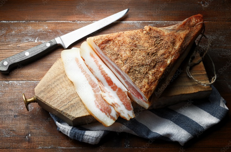 Guanciale stagionato per la carbonara